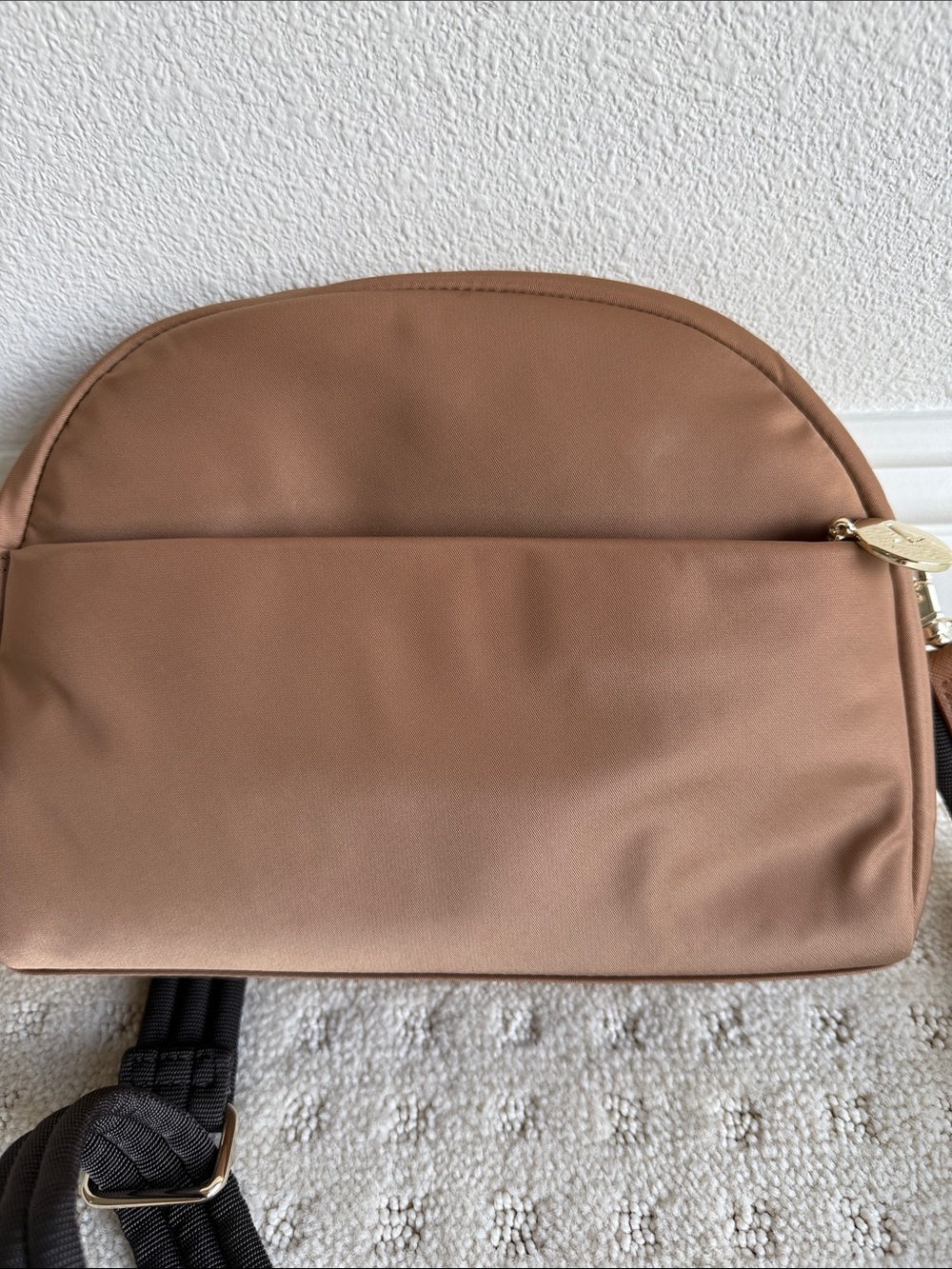 Lo & Sons Tan Nouvelle Crossbody Bag with Dark Brown Strap - Picture 3 of 10